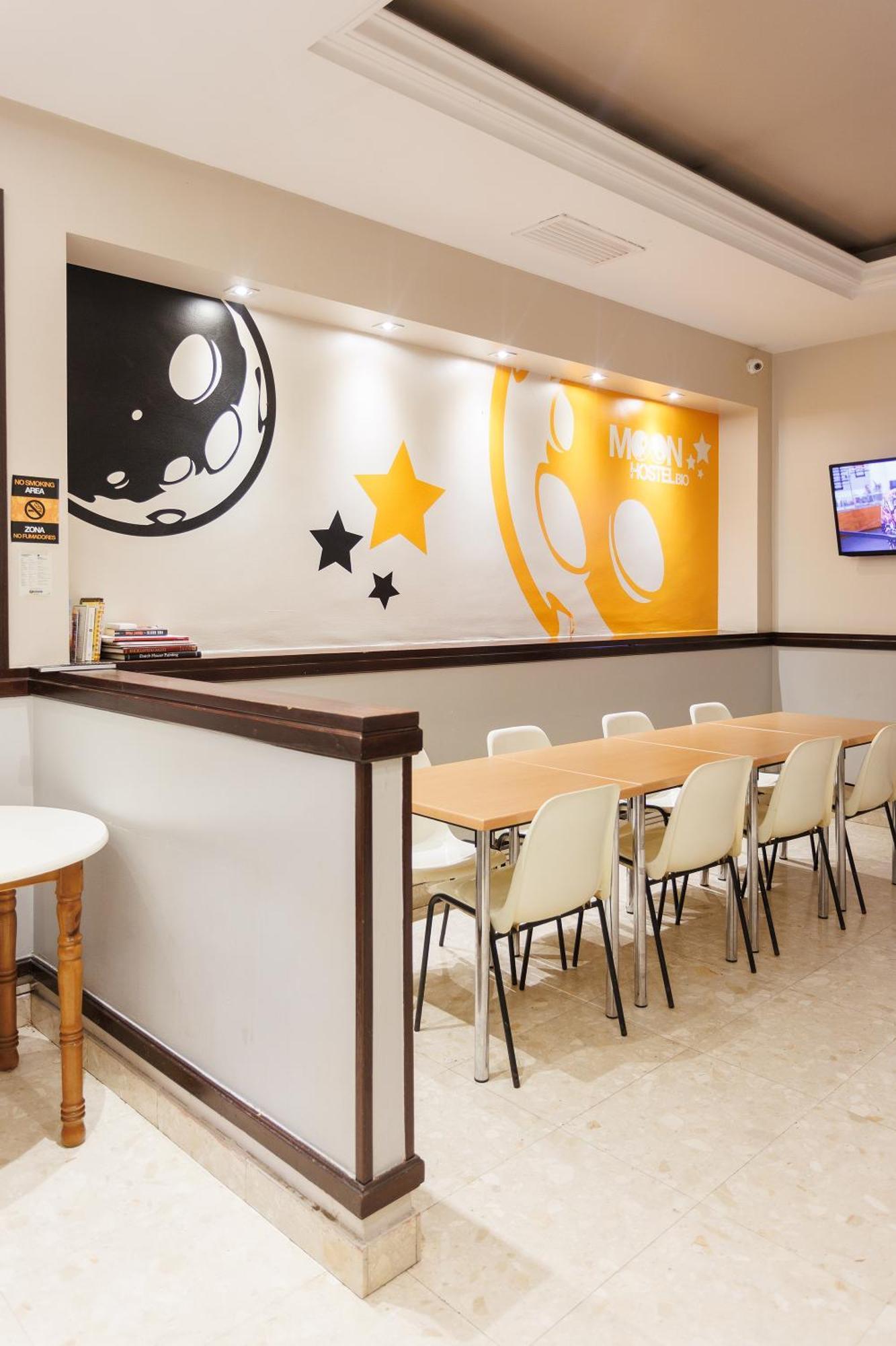 Moon Hostel Bio Бильбао Экстерьер фото