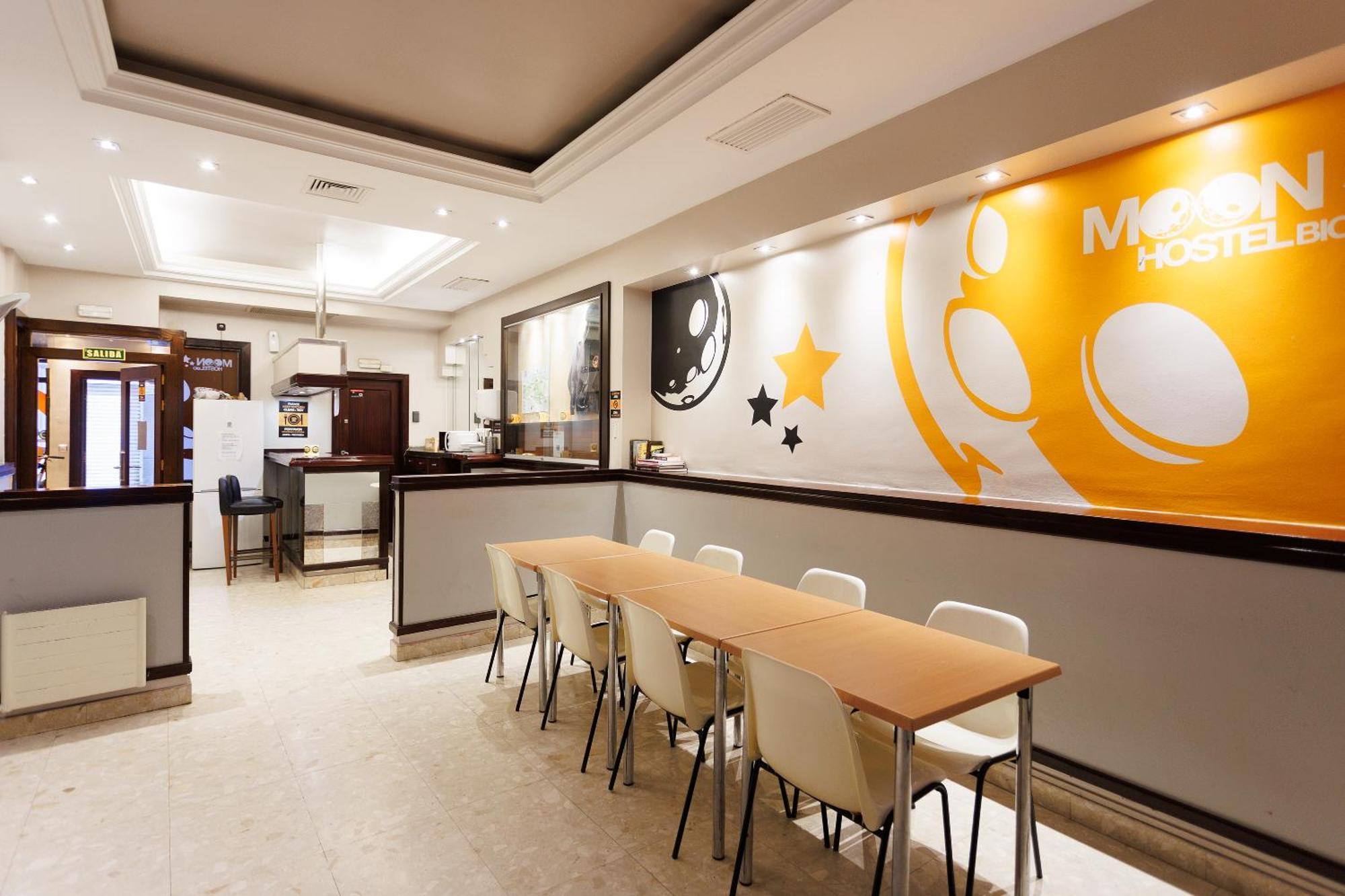 Moon Hostel Bio Бильбао Экстерьер фото