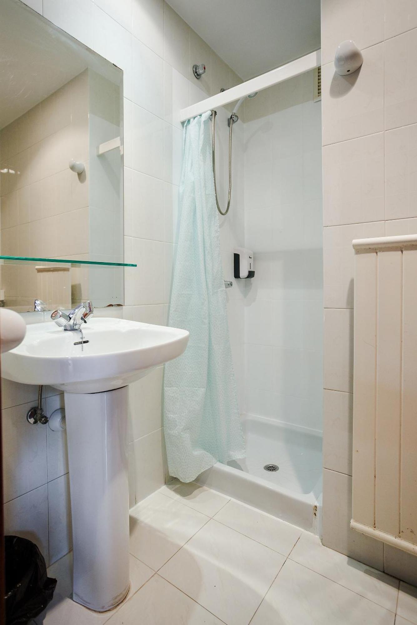 Moon Hostel Bio Бильбао Экстерьер фото